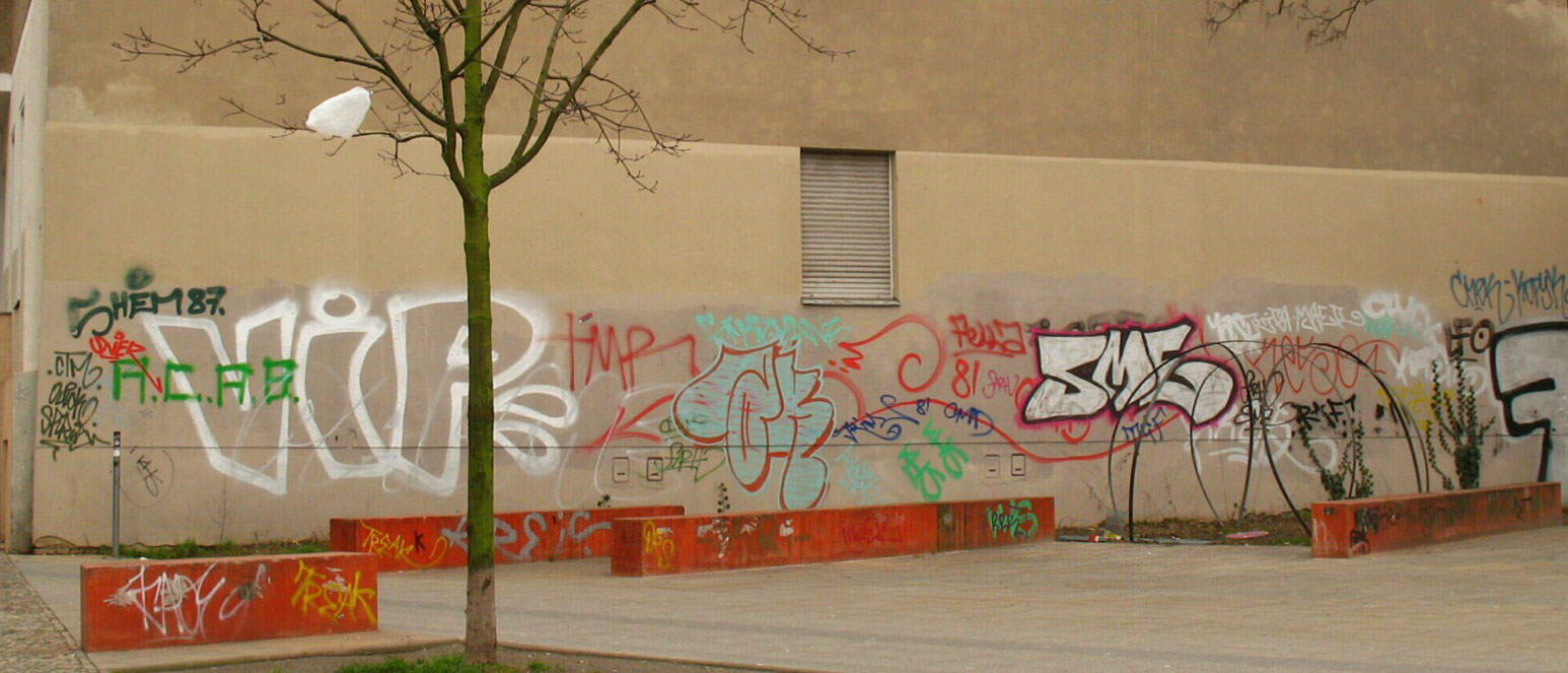 Wand mit Grafitti